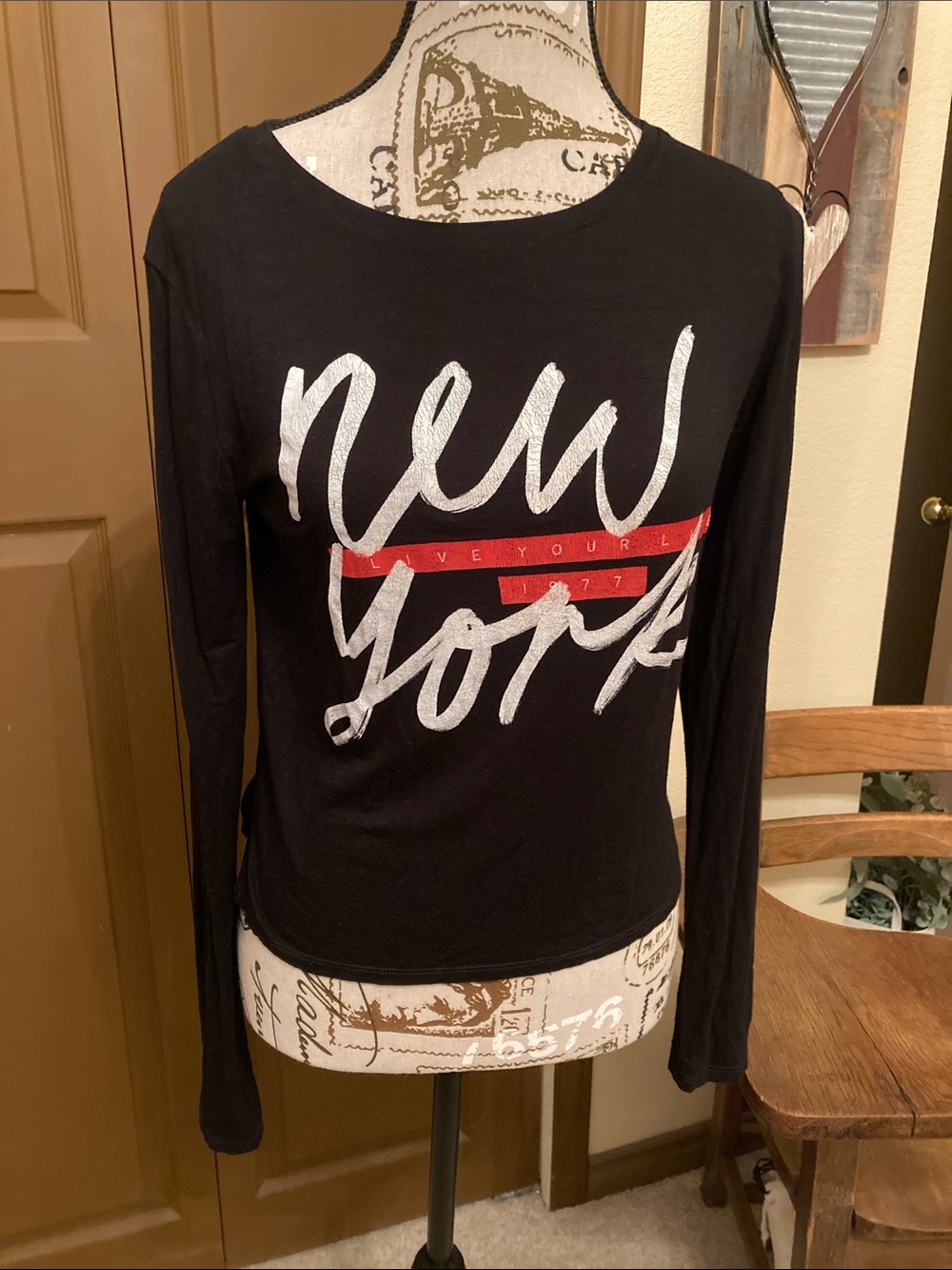 American Eagle Soft & Sexy Long Sleeve New York Top Like New!
